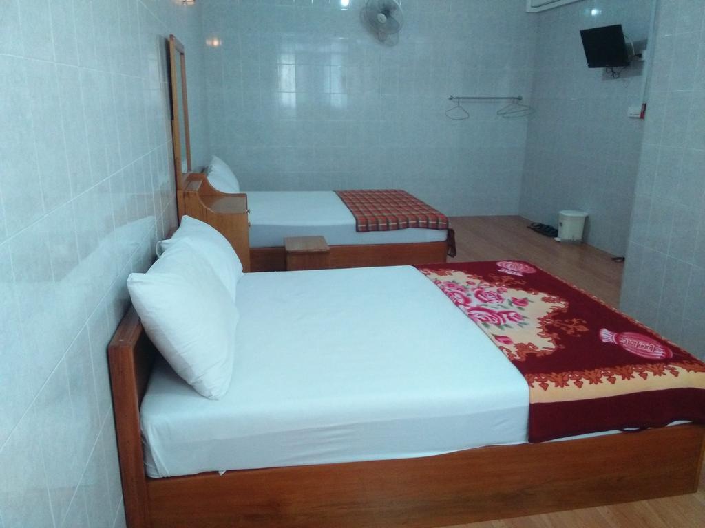 Penguin Hotel Kawthaung Esterno foto