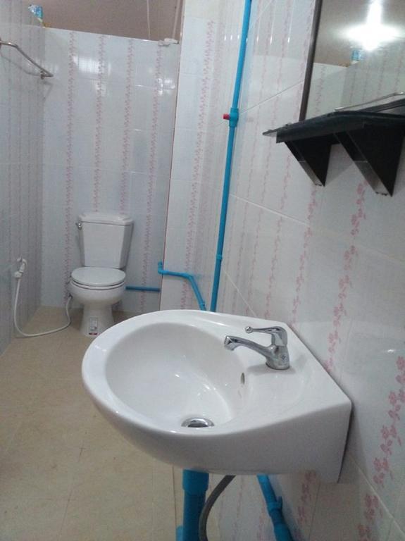 Penguin Hotel Kawthaung Esterno foto
