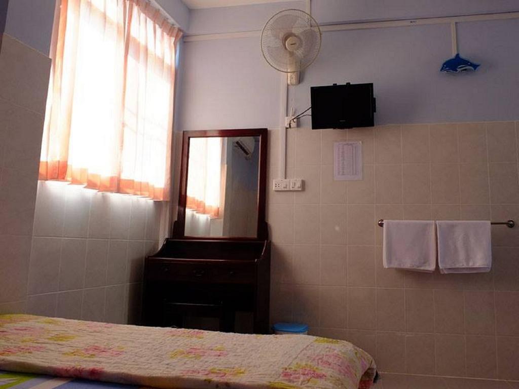 Penguin Hotel Kawthaung Esterno foto