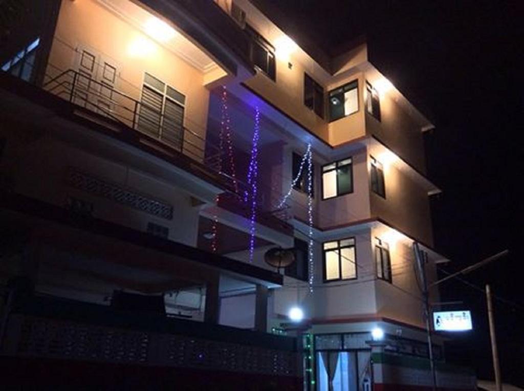Penguin Hotel Kawthaung Esterno foto