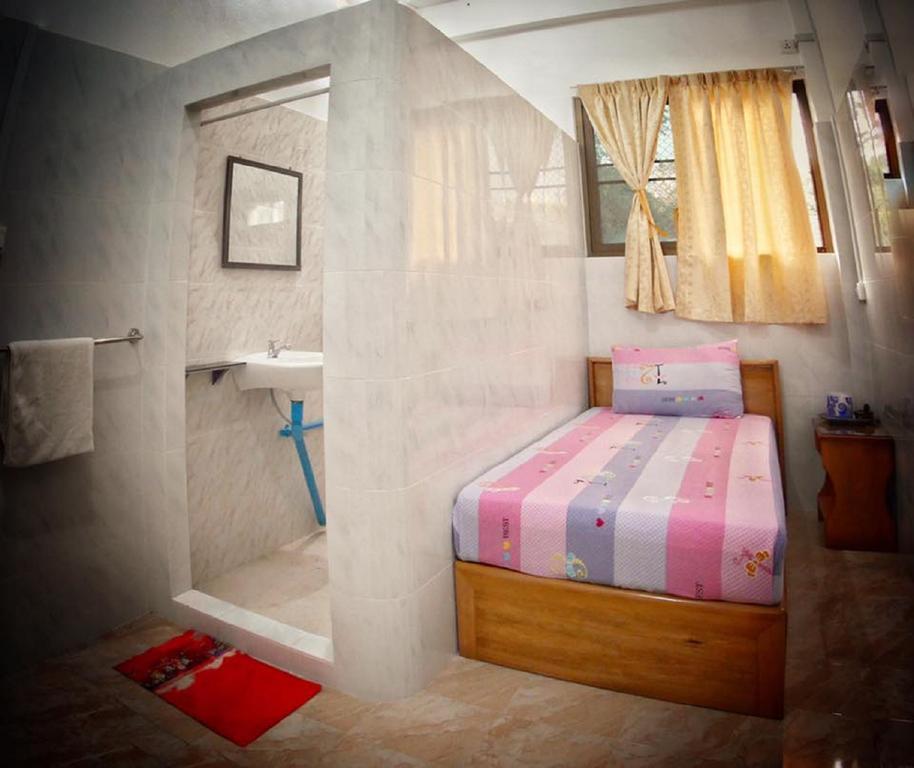 Penguin Hotel Kawthaung Esterno foto