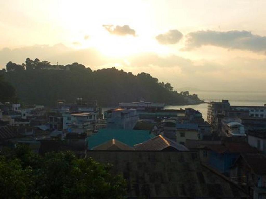 Penguin Hotel Kawthaung Esterno foto
